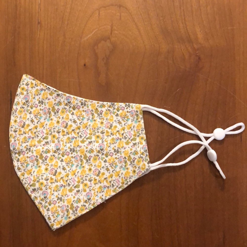 Women’s adjustable face mask